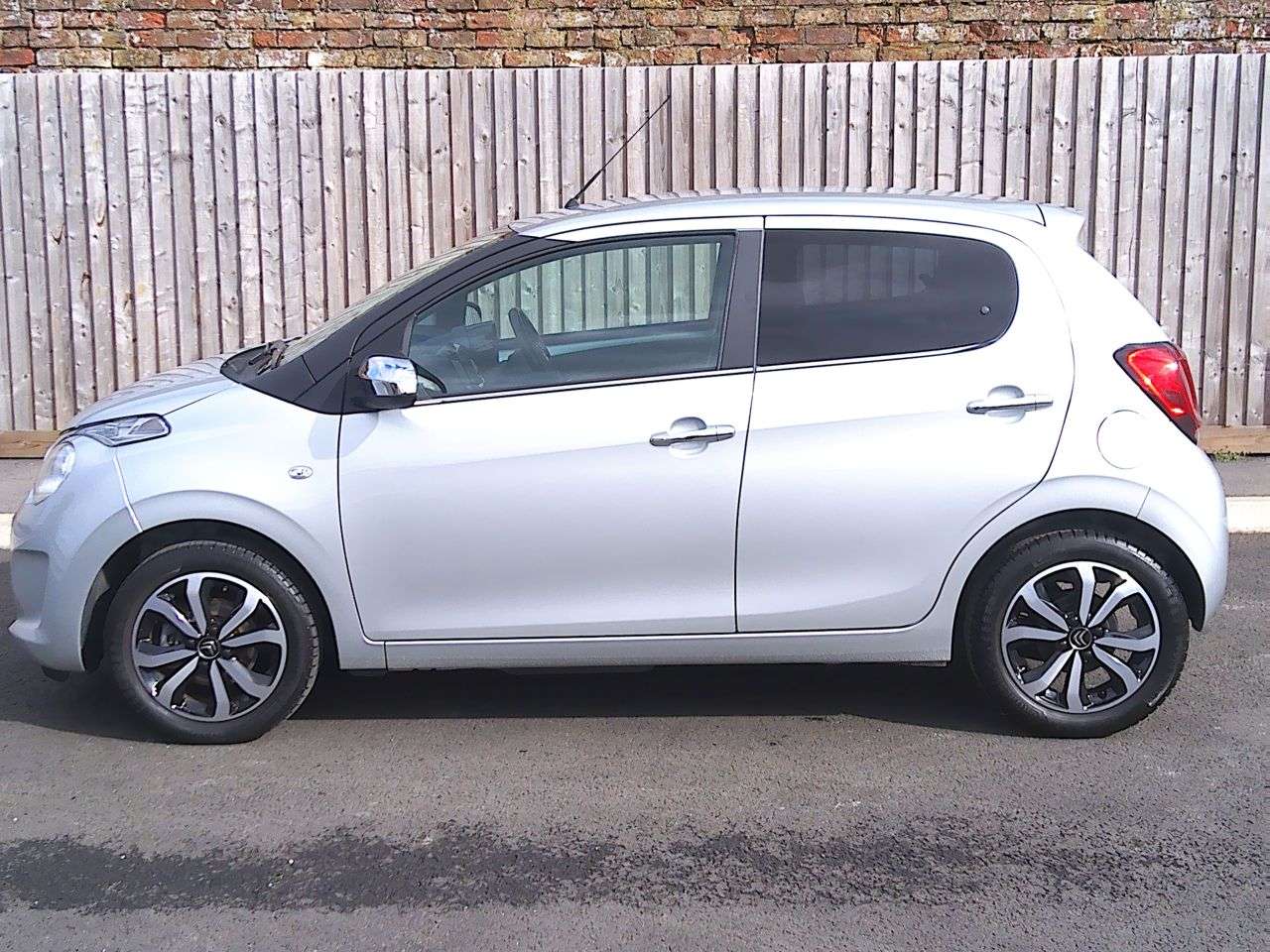 A 2021 CITROEN C1 1.0 VTi Flair Hatchback 5dr Petrol Manual Euro 6 (s/s) (72 ps) FURTHER SERV A 2021 CITROEN C1 1.0 VTi Flair Hatchback 5dr Petrol Manual Euro 6 (s/s) (72 ps) FURTHER SERV