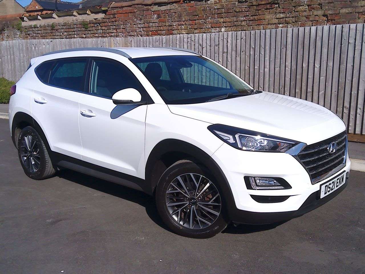 A 2021 HYUNDAI TUCSON 1.6 GDi Premium SUV 5dr Petrol Manual Euro 6 (s/s) (132 ps) FRONT & REAR PA A 2021 HYUNDAI TUCSON 1.6 GDi Premium SUV 5dr Petrol Manual Euro 6 (s/s) (132 ps) FRONT & REAR PA