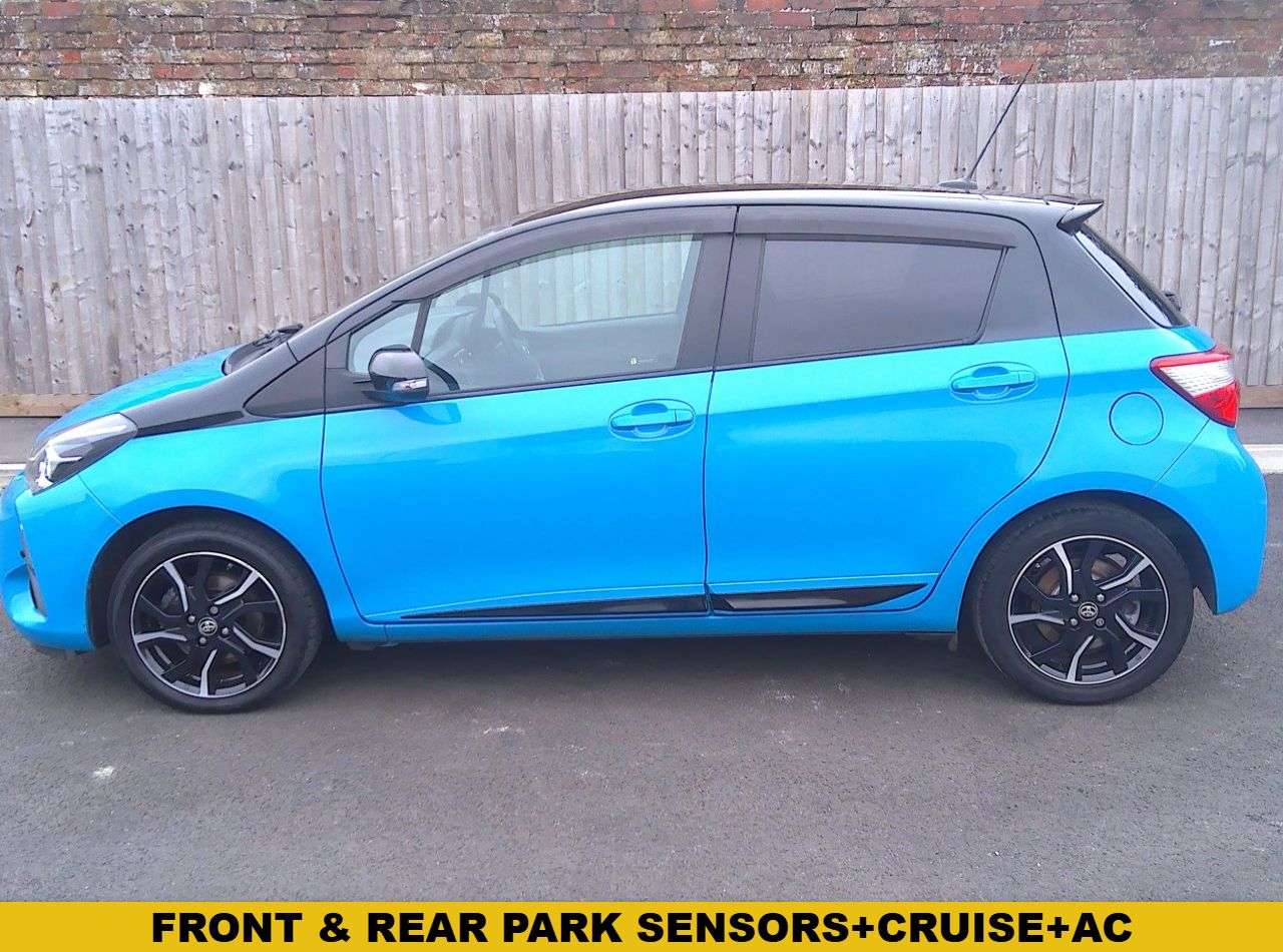 A 2018 TOYOTA YARIS 1.5 VVT-i Cyan Bi-Tone Hatchback 5dr Petrol Manual Euro 6 (111 ps) SERVICE A 2018 TOYOTA YARIS 1.5 VVT-i Cyan Bi-Tone Hatchback 5dr Petrol Manual Euro 6 (111 ps) SERVICE