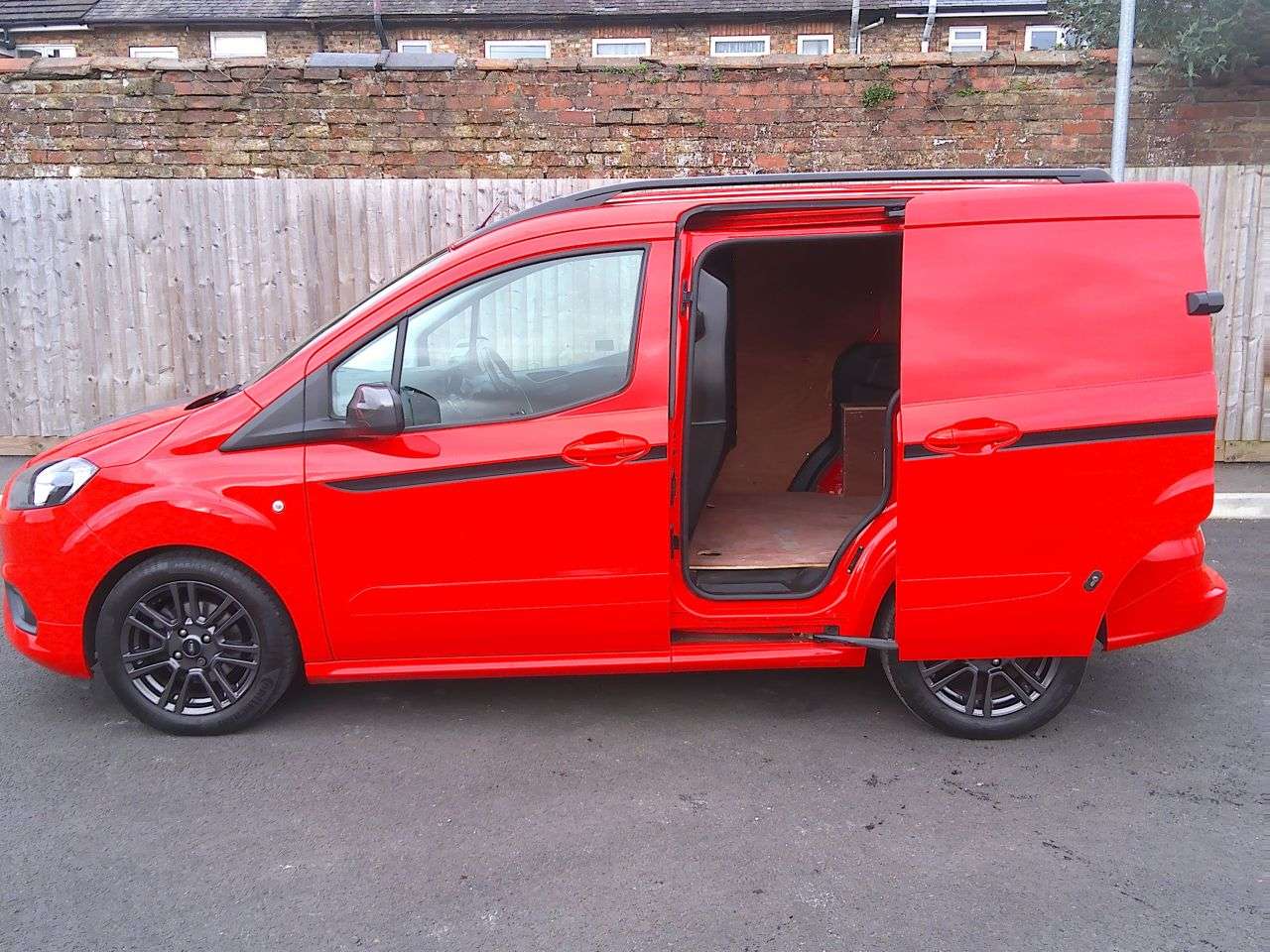 A 2021 FORD TRANSIT COURIER 1.5 TDCi Sport Panel Van 5dr Diesel Manual L1 Euro 6 (100 ps) JUST BEEN SER A 2021 FORD TRANSIT COURIER 1.5 TDCi Sport Panel Van 5dr Diesel Manual L1 Euro 6 (100 ps) JUST BEEN SER