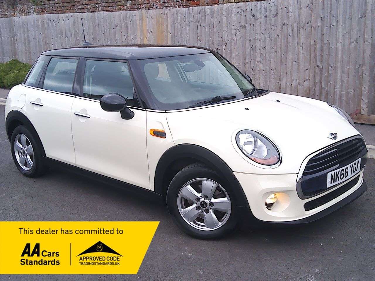 A 2016 MINI HATCH 1.5 Cooper Hatchback 5dr Petrol Auto Euro 6 (s/s) (136 ps) FURTHER SERVICE A 2016 MINI HATCH 1.5 Cooper Hatchback 5dr Petrol Auto Euro 6 (s/s) (136 ps) FURTHER SERVICE