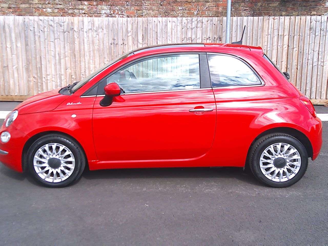 A 2021 FIAT 500 1.0 MHEV Dolcevita Hatchback 3dr Petrol Manual Euro 6 (s/s) (70 bhp) ONLY 1 A 2021 FIAT 500 1.0 MHEV Dolcevita Hatchback 3dr Petrol Manual Euro 6 (s/s) (70 bhp) ONLY 1