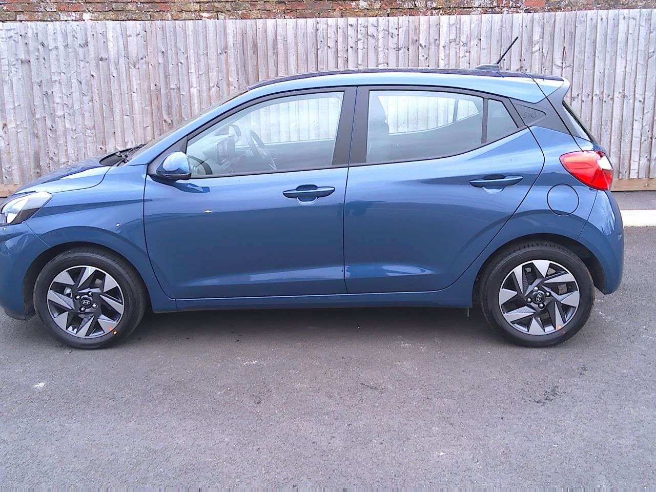 A 2026 HYUNDAI I10 1.0 Advance Hatchback 5dr Petrol Manual Euro 6 (s/s) (63 ps) REVERSE CAMERA A 2026 HYUNDAI I10 1.0 Advance Hatchback 5dr Petrol Manual Euro 6 (s/s) (63 ps) REVERSE CAMERA