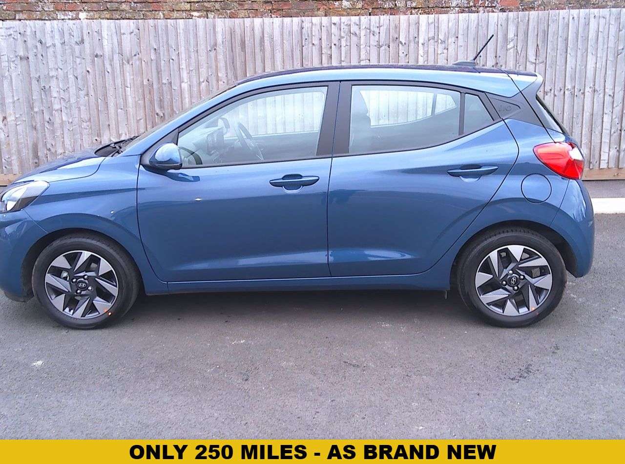 A 2026 HYUNDAI I10 1.0 Advance Hatchback 5dr Petrol Manual Euro 6 (s/s) (63 ps) REVERSE CAMERA A 2026 HYUNDAI I10 1.0 Advance Hatchback 5dr Petrol Manual Euro 6 (s/s) (63 ps) REVERSE CAMERA