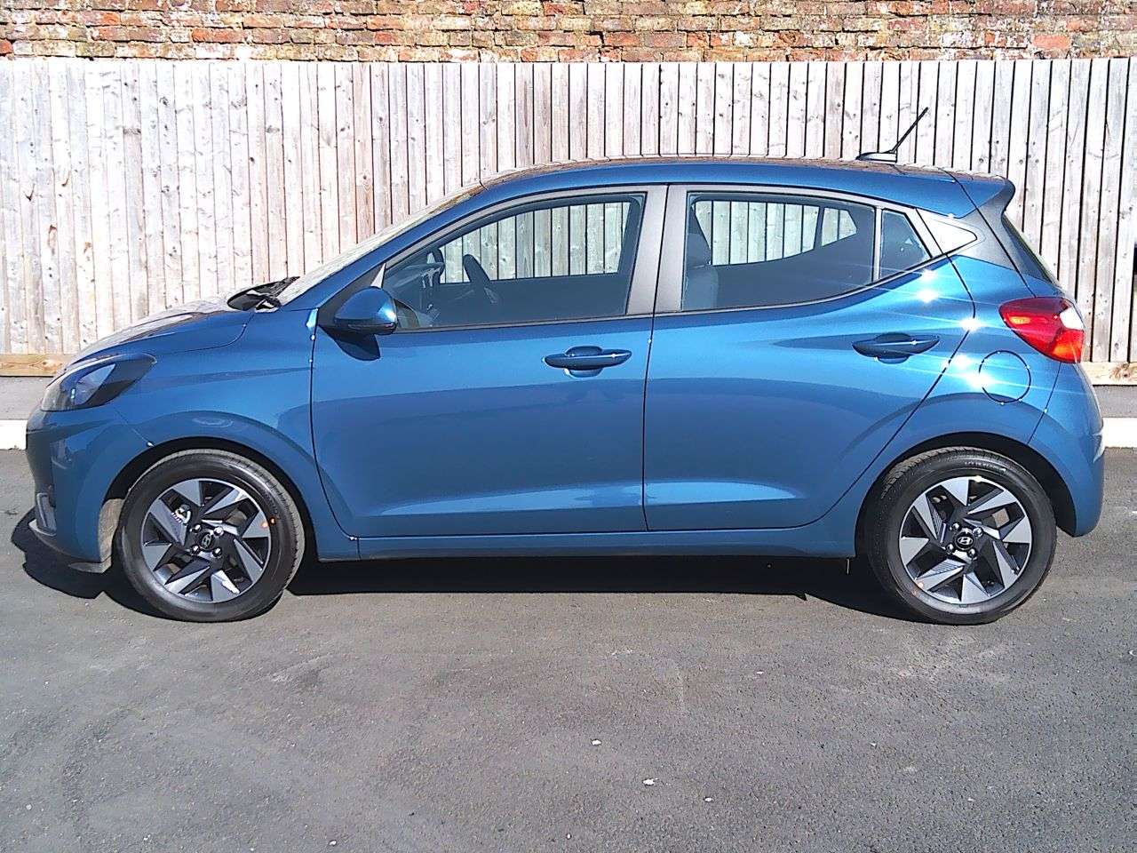 A 2026 HYUNDAI I10 1.0 Advance Hatchback 5dr Petrol Manual Euro 6 (s/s) (63 ps) REVERSE CAMERA A 2026 HYUNDAI I10 1.0 Advance Hatchback 5dr Petrol Manual Euro 6 (s/s) (63 ps) REVERSE CAMERA