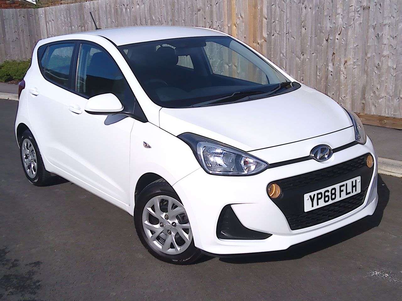 A 2018 HYUNDAI I10 1.2 SE Hatchback 5dr Petrol Manual Euro 6 (87 ps) 12M MOT & 6 MONTHS WARRAN A 2018 HYUNDAI I10 1.2 SE Hatchback 5dr Petrol Manual Euro 6 (87 ps) 12M MOT & 6 MONTHS WARRAN