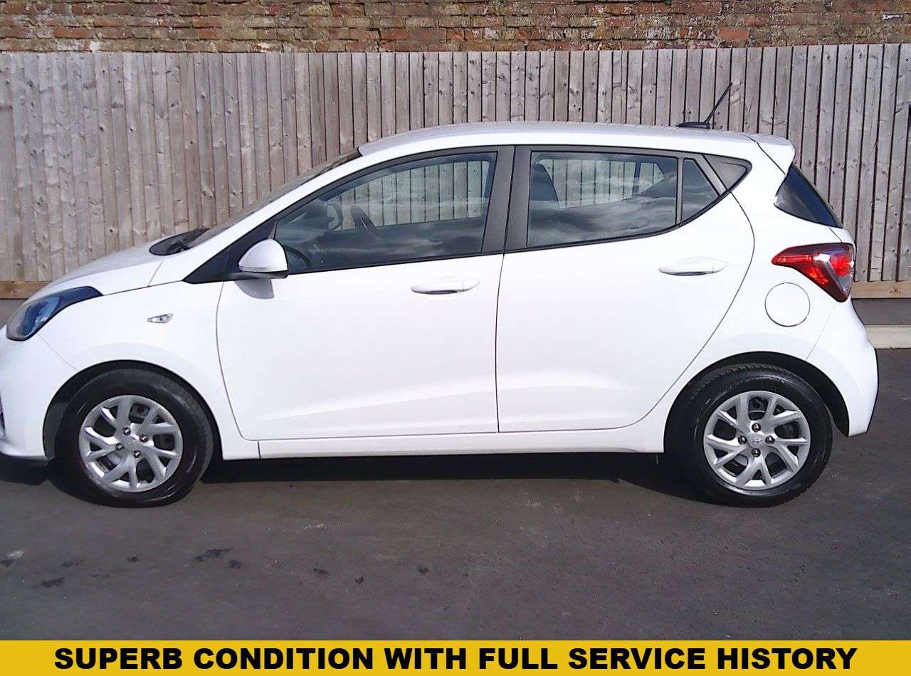 A 2018 HYUNDAI I10 1.2 SE Hatchback 5dr Petrol Manual Euro 6 (87 ps) 12M MOT & 6 MONTHS WARRAN A 2018 HYUNDAI I10 1.2 SE Hatchback 5dr Petrol Manual Euro 6 (87 ps) 12M MOT & 6 MONTHS WARRAN