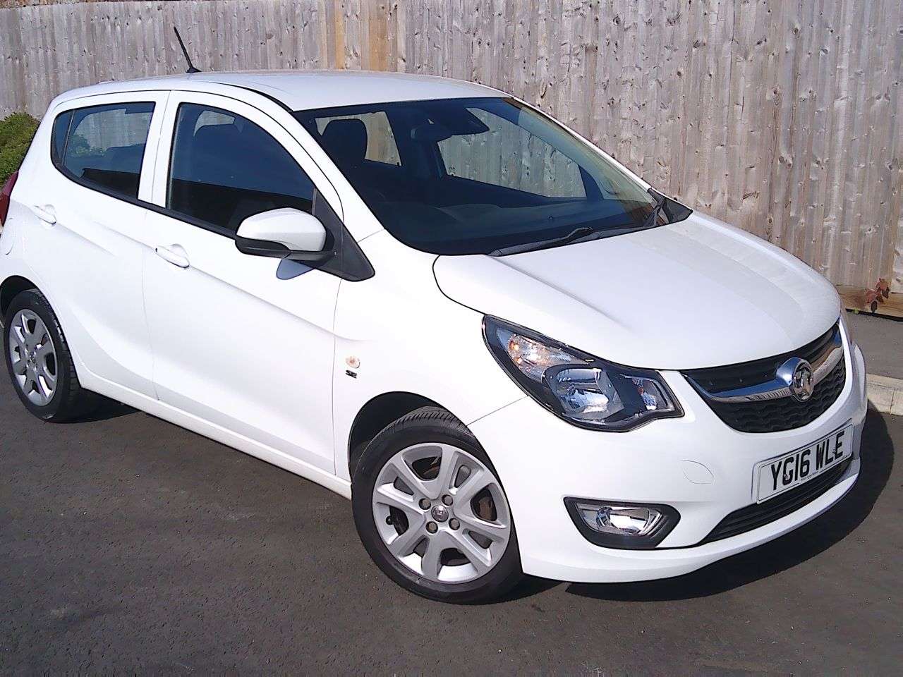 A 2016 VAUXHALL VIVA 1.0i SE Hatchback 5dr Petrol Manual Euro 6 (a/c) (75 ps) SERVICE+12M MOT & A 2016 VAUXHALL VIVA 1.0i SE Hatchback 5dr Petrol Manual Euro 6 (a/c) (75 ps) SERVICE+12M MOT &