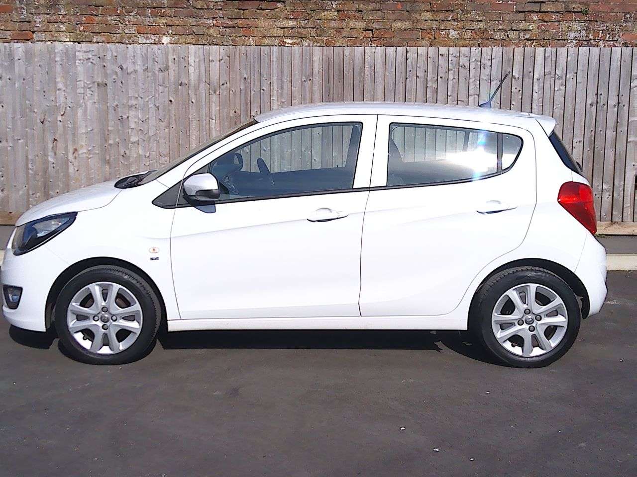 A 2016 VAUXHALL VIVA 1.0i SE Hatchback 5dr Petrol Manual Euro 6 (a/c) (75 ps) SERVICE+12M MOT & A 2016 VAUXHALL VIVA 1.0i SE Hatchback 5dr Petrol Manual Euro 6 (a/c) (75 ps) SERVICE+12M MOT &