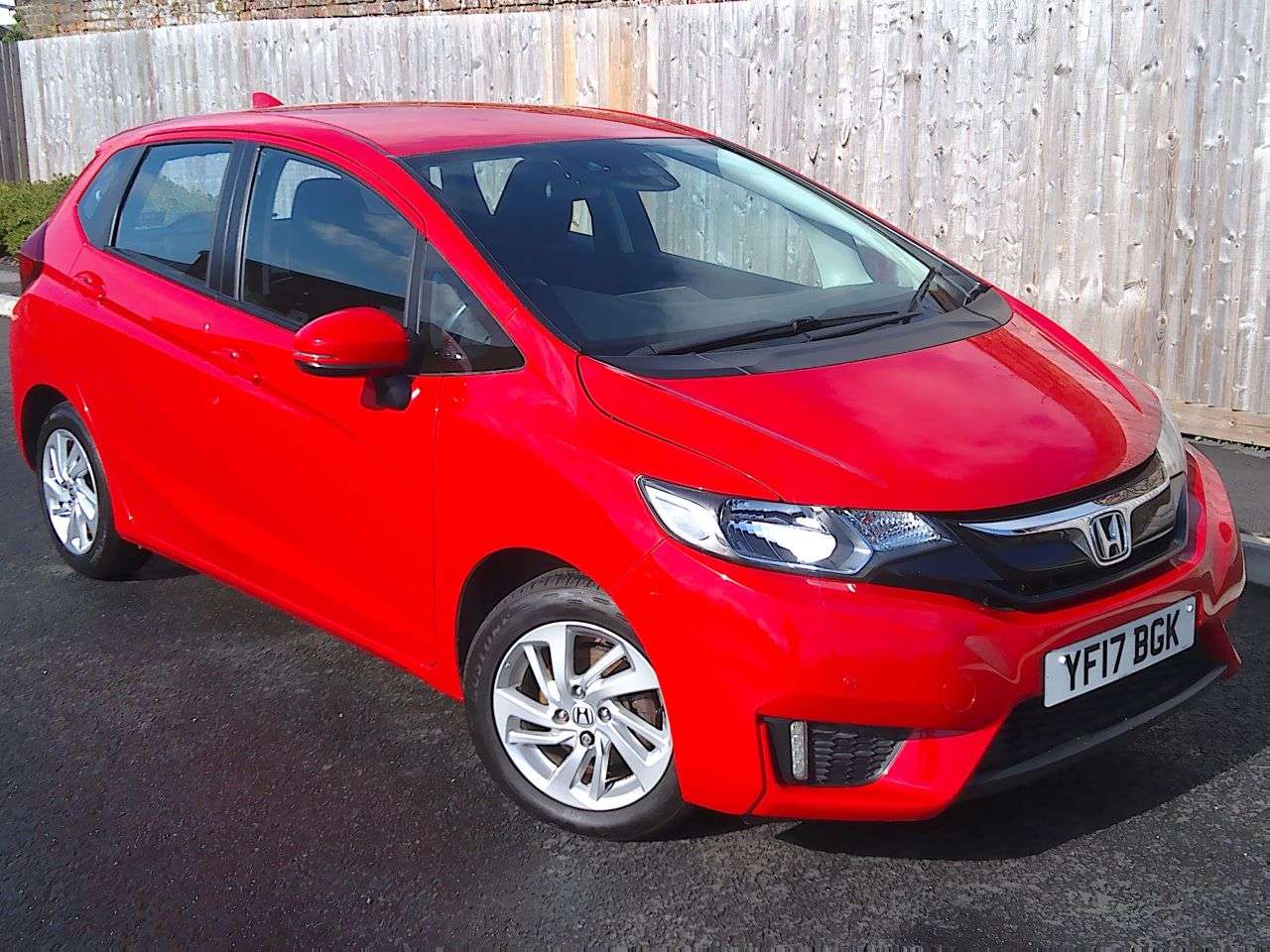 A 2017 HONDA JAZZ 1.3 i-VTEC SE Hatchback 5dr Petrol Manual Euro 6 (s/s) (102 ps) A 2017 HONDA JAZZ 1.3 i-VTEC SE Hatchback 5dr Petrol Manual Euro 6 (s/s) (102 ps)