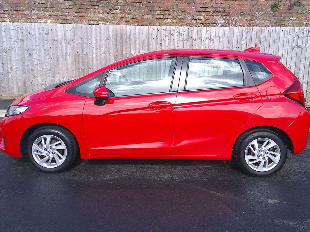 A 2017 HONDA JAZZ 1.3 i-VTEC SE Hatchback 5dr Petrol Manual Euro 6 (s/s) (102 ps) A 2017 HONDA JAZZ 1.3 i-VTEC SE Hatchback 5dr Petrol Manual Euro 6 (s/s) (102 ps)