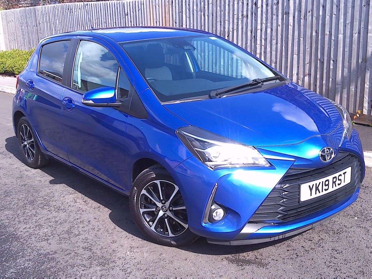 A 2019 TOYOTA YARIS 1.5 VVT-i Icon Tech Hatchback 5dr Petrol Manual Euro 6 (111 ps) SERVICE, 12 A 2019 TOYOTA YARIS 1.5 VVT-i Icon Tech Hatchback 5dr Petrol Manual Euro 6 (111 ps) SERVICE, 12