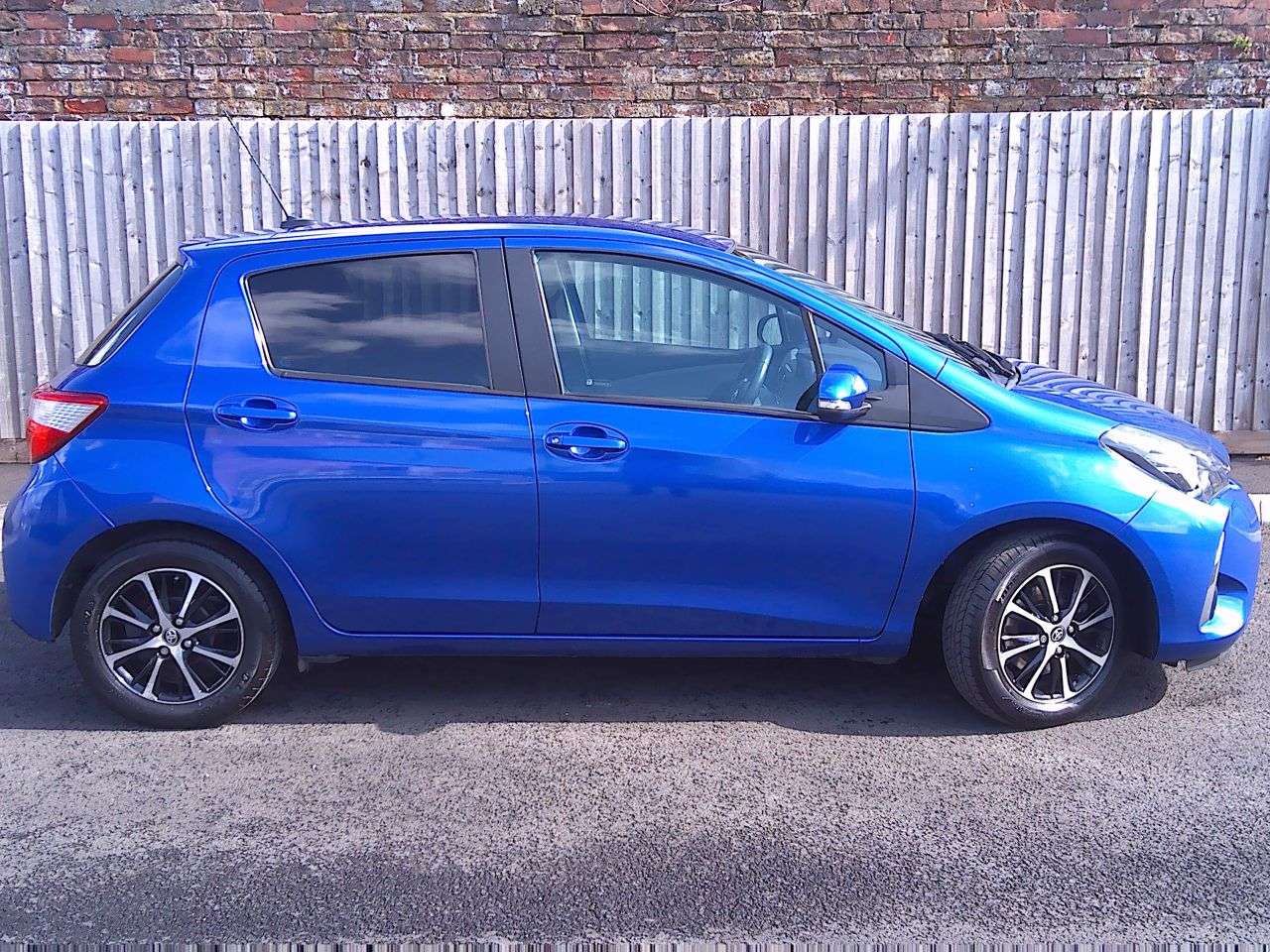 A 2019 TOYOTA YARIS 1.5 VVT-i Icon Tech Hatchback 5dr Petrol Manual Euro 6 (111 ps) SERVICE, 12 A 2019 TOYOTA YARIS 1.5 VVT-i Icon Tech Hatchback 5dr Petrol Manual Euro 6 (111 ps) SERVICE, 12