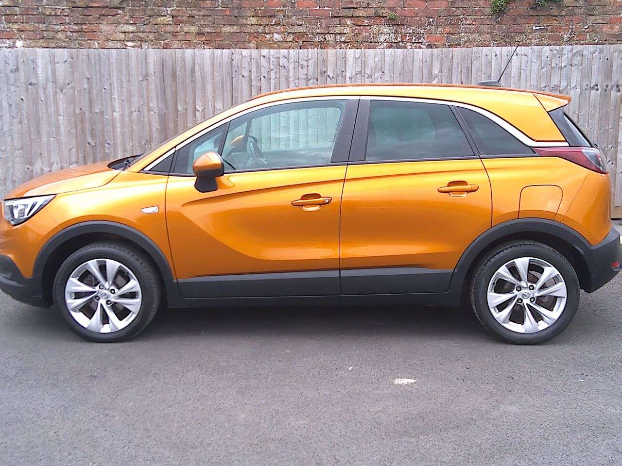 A 2019 VAUXHALL CROSSLAND X 1.2 Turbo GPF Tech Line Nav SUV 5dr Petrol Manual Euro 6 (s/s) (130 ps) SER A 2019 VAUXHALL CROSSLAND X 1.2 Turbo GPF Tech Line Nav SUV 5dr Petrol Manual Euro 6 (s/s) (130 ps) SER