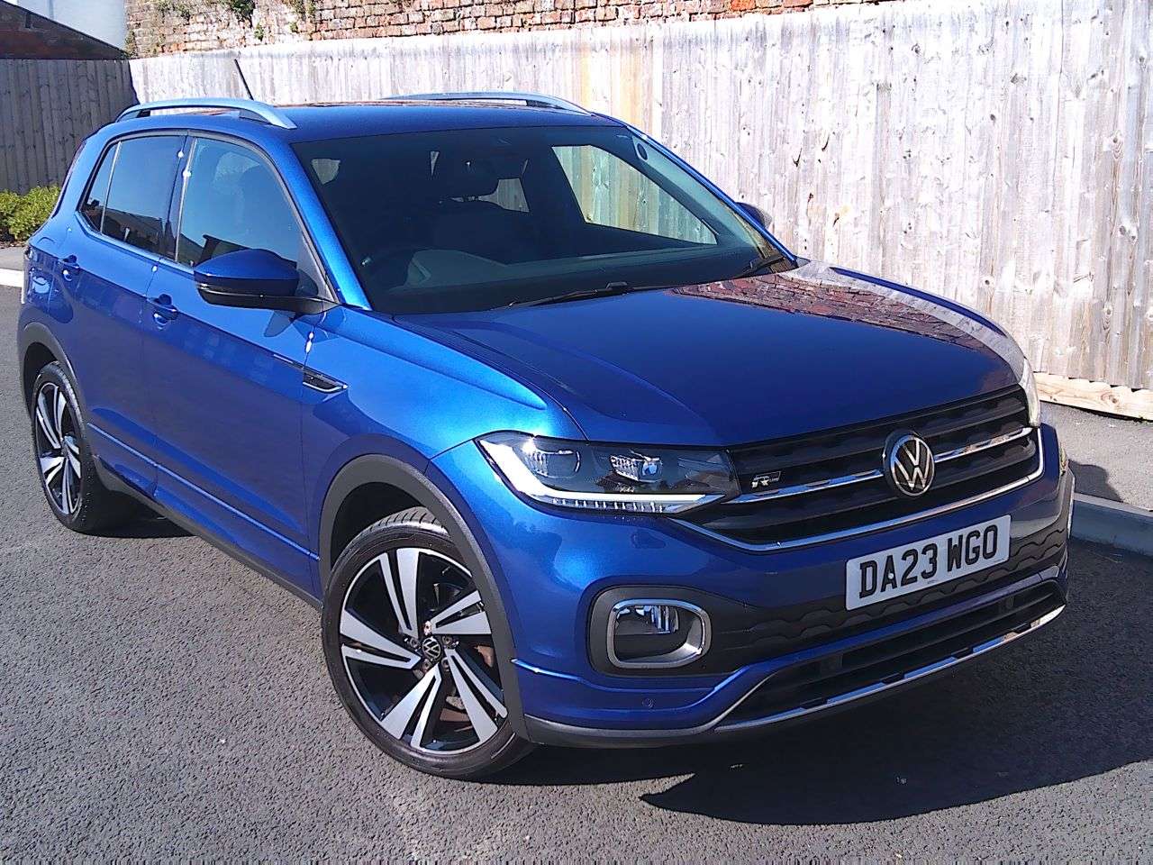 A 2023 VOLKSWAGEN T-CROSS 1.0 TSI R-Line SUV 5dr Petrol Manual Euro 6 (s/s) (110 ps) FVWSH+CRUISE+CLI A 2023 VOLKSWAGEN T-CROSS 1.0 TSI R-Line SUV 5dr Petrol Manual Euro 6 (s/s) (110 ps) FVWSH+CRUISE+CLI