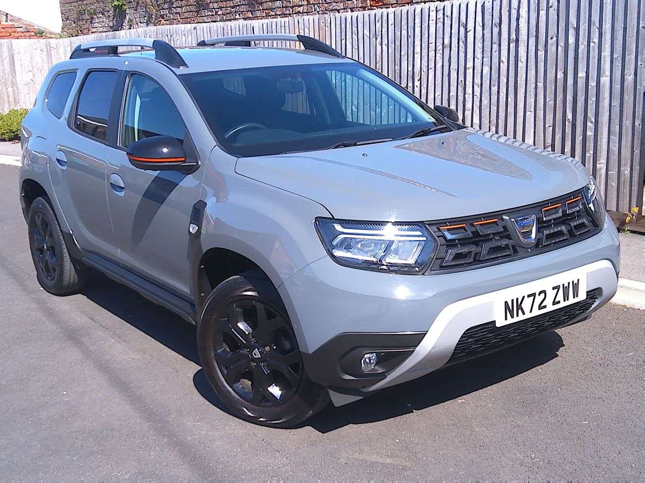 A 2023 DACIA DUSTER 1.3 TCe Extreme SE SUV 5dr Petrol Manual Euro 6 (s/s) (130 ps) MULTI VIEW C A 2023 DACIA DUSTER 1.3 TCe Extreme SE SUV 5dr Petrol Manual Euro 6 (s/s) (130 ps) MULTI VIEW C