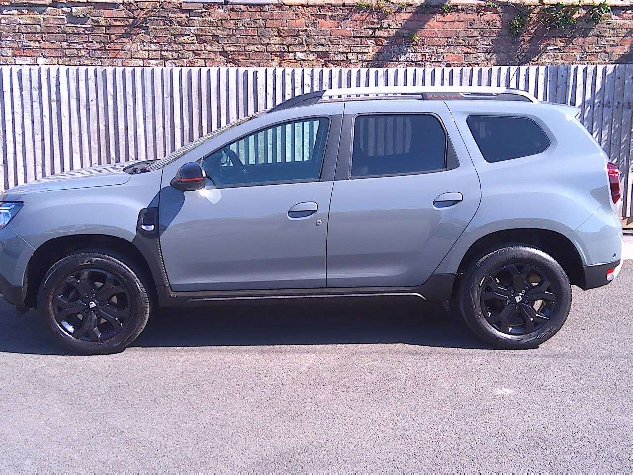 A 2023 DACIA DUSTER 1.3 TCe Extreme SE SUV 5dr Petrol Manual Euro 6 (s/s) (130 ps) MULTI VIEW C A 2023 DACIA DUSTER 1.3 TCe Extreme SE SUV 5dr Petrol Manual Euro 6 (s/s) (130 ps) MULTI VIEW C