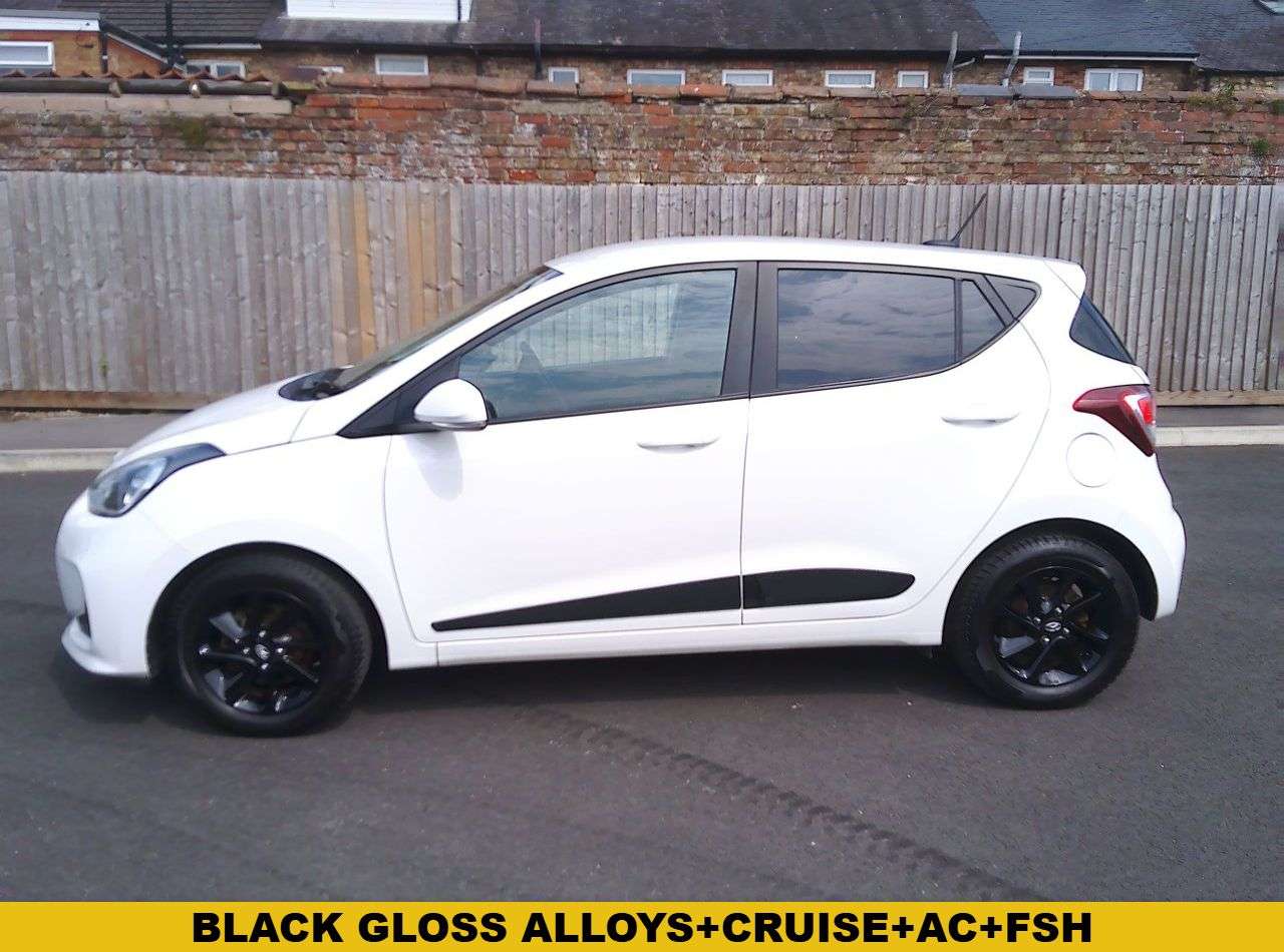 A 2018 HYUNDAI I10 1.2 Premium Hatchback 5dr Petrol Manual Euro 6 (87 ps) SERVICE, 12M MOT & 6 A 2018 HYUNDAI I10 1.2 Premium Hatchback 5dr Petrol Manual Euro 6 (87 ps) SERVICE, 12M MOT & 6