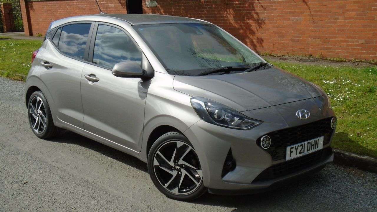A 2021 HYUNDAI I10 1.0 Premium Hatchback 5dr Petrol Manual Euro 6 (s/s) (67 ps) 12M MOT & 6M W A 2021 HYUNDAI I10 1.0 Premium Hatchback 5dr Petrol Manual Euro 6 (s/s) (67 ps) 12M MOT & 6M W