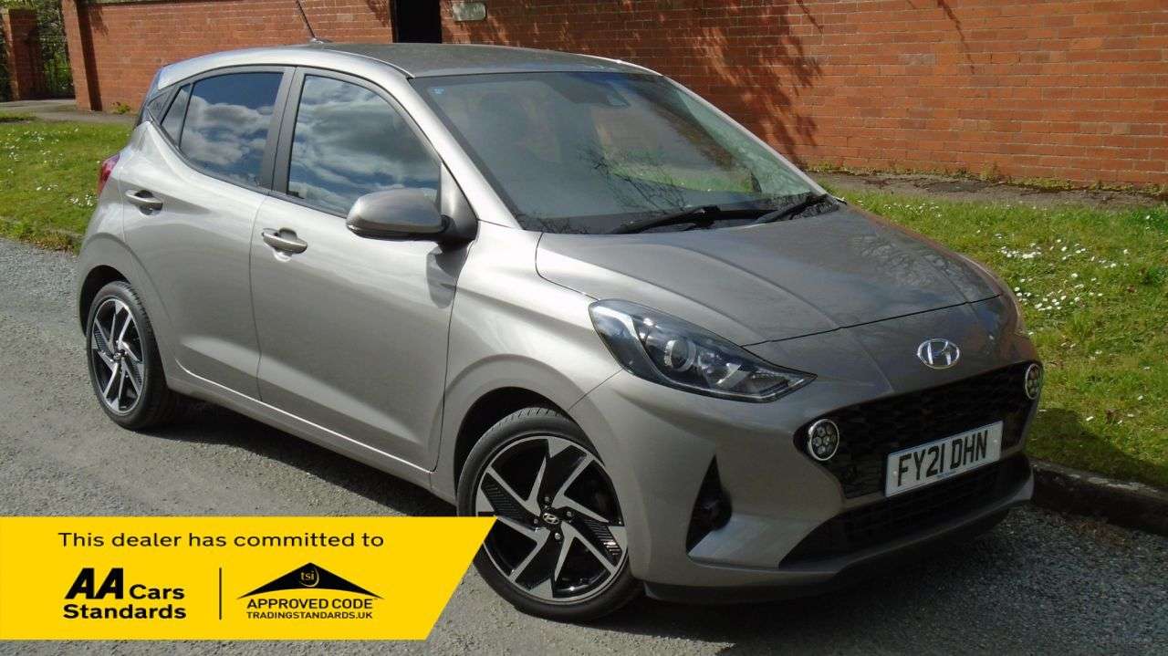 A 2021 HYUNDAI I10 1.0 Premium Hatchback 5dr Petrol Manual Euro 6 (s/s) (67 ps) 12M MOT & 6M W A 2021 HYUNDAI I10 1.0 Premium Hatchback 5dr Petrol Manual Euro 6 (s/s) (67 ps) 12M MOT & 6M W