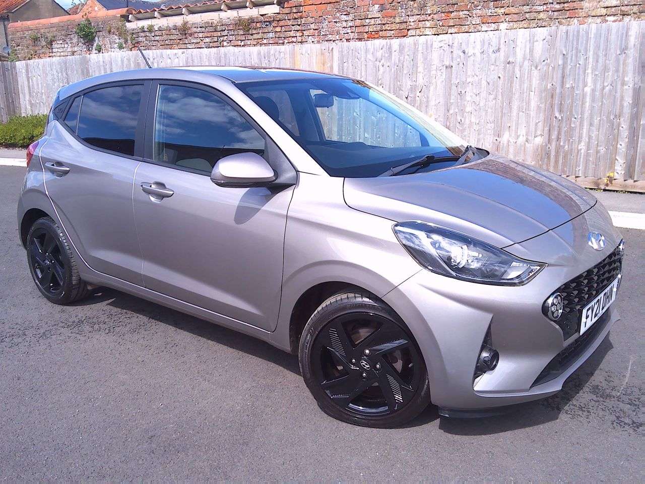 A 2021 HYUNDAI I10 1.0 Premium Hatchback 5dr Petrol Manual Euro 6 (s/s) (67 ps) 12M MOT & 6M W A 2021 HYUNDAI I10 1.0 Premium Hatchback 5dr Petrol Manual Euro 6 (s/s) (67 ps) 12M MOT & 6M W