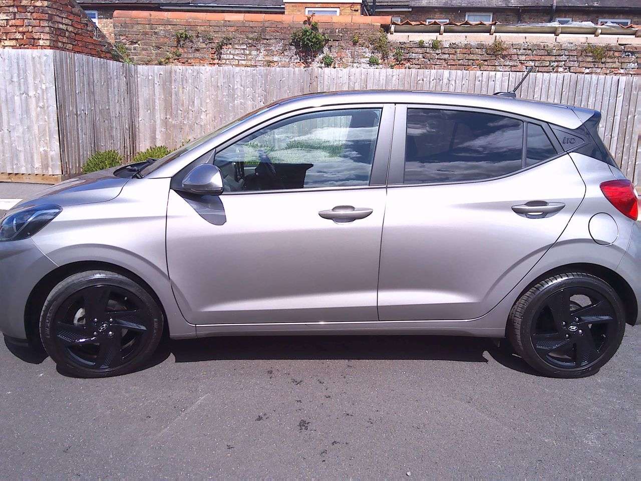 A 2021 HYUNDAI I10 1.0 Premium Hatchback 5dr Petrol Manual Euro 6 (s/s) (67 ps) 12M MOT & 6M W A 2021 HYUNDAI I10 1.0 Premium Hatchback 5dr Petrol Manual Euro 6 (s/s) (67 ps) 12M MOT & 6M W
