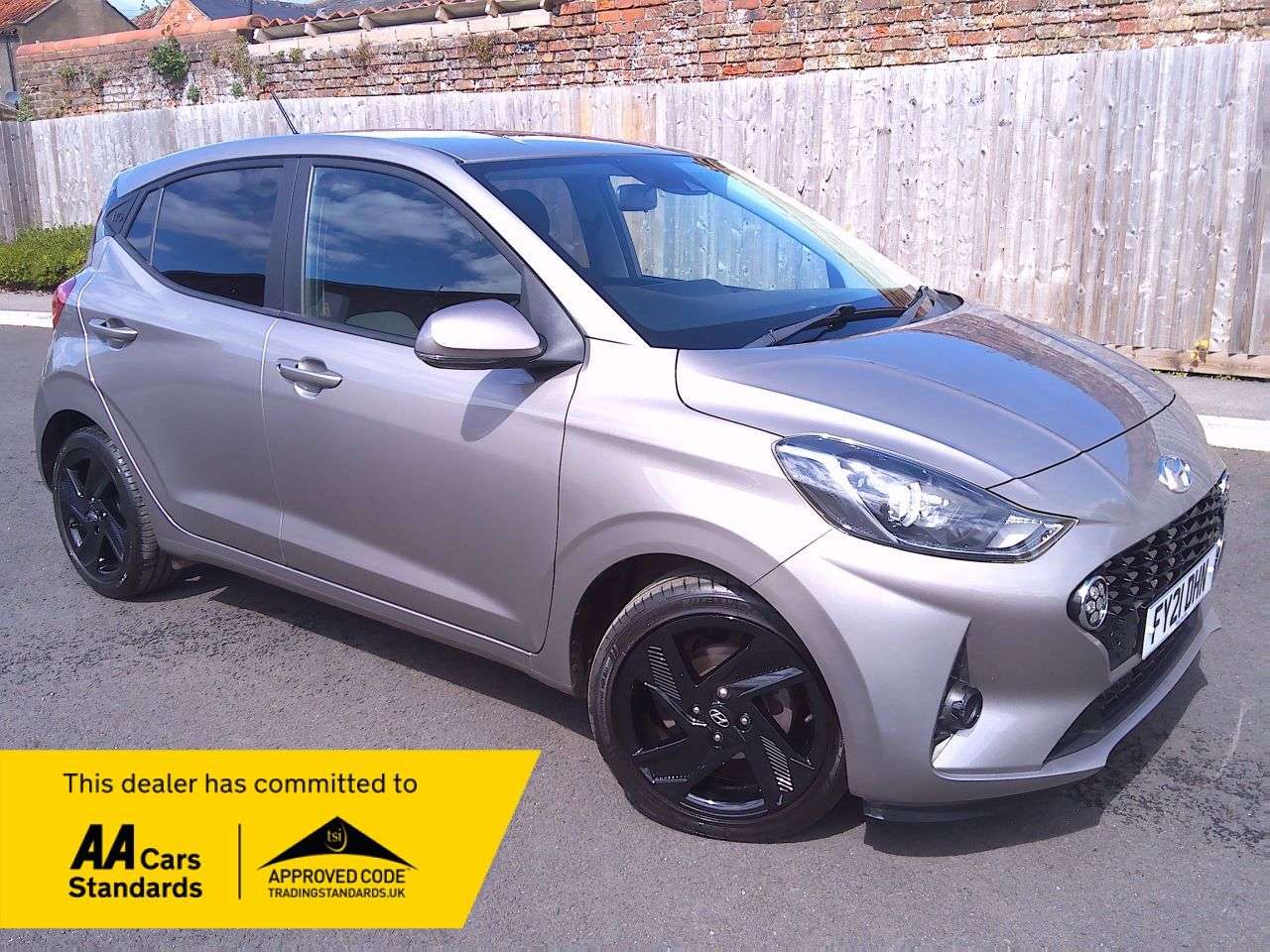 A 2021 HYUNDAI I10 1.0 Premium Hatchback 5dr Petrol Manual Euro 6 (s/s) (67 ps) 12M MOT & 6M W A 2021 HYUNDAI I10 1.0 Premium Hatchback 5dr Petrol Manual Euro 6 (s/s) (67 ps) 12M MOT & 6M W