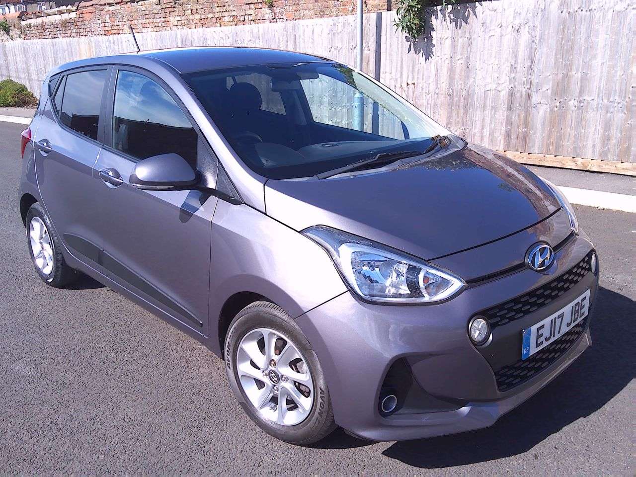 A 2017 HYUNDAI I10 1.2 Premium Hatchback 5dr Petrol Manual Euro 6 (87 ps) SERVICE, 12M MOT & 6 A 2017 HYUNDAI I10 1.2 Premium Hatchback 5dr Petrol Manual Euro 6 (87 ps) SERVICE, 12M MOT & 6