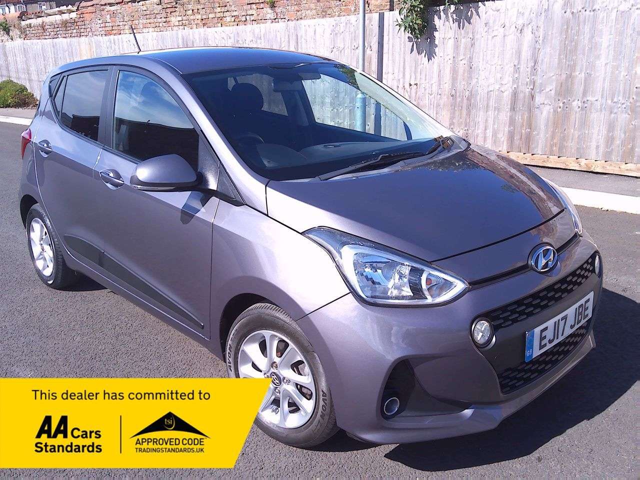 A 2017 HYUNDAI I10 1.2 Premium Hatchback 5dr Petrol Manual Euro 6 (87 ps) SERVICE, 12M MOT & 6 A 2017 HYUNDAI I10 1.2 Premium Hatchback 5dr Petrol Manual Euro 6 (87 ps) SERVICE, 12M MOT & 6