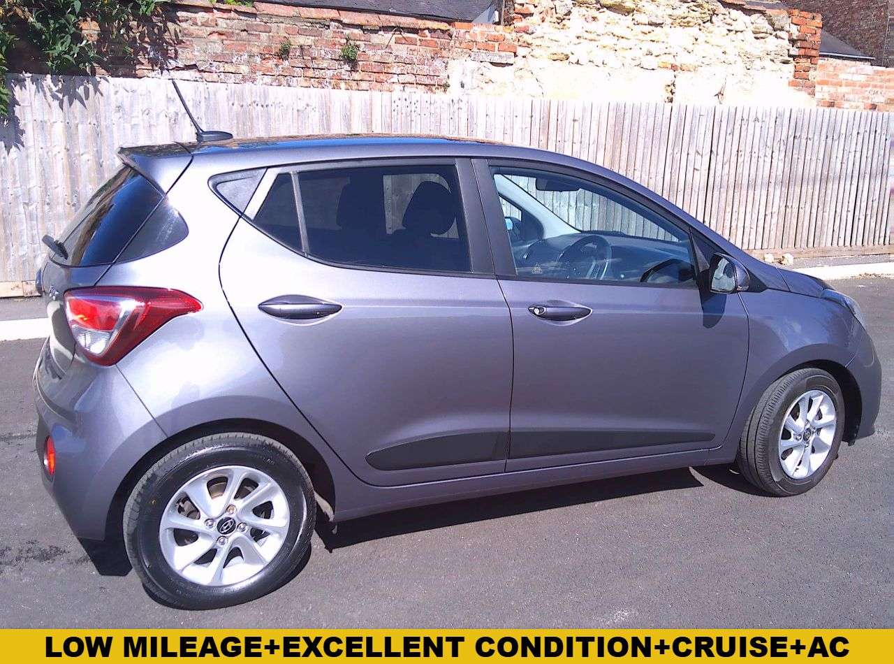 A 2017 HYUNDAI I10 1.2 Premium Hatchback 5dr Petrol Manual Euro 6 (87 ps) SERVICE, 12M MOT & 6 A 2017 HYUNDAI I10 1.2 Premium Hatchback 5dr Petrol Manual Euro 6 (87 ps) SERVICE, 12M MOT & 6