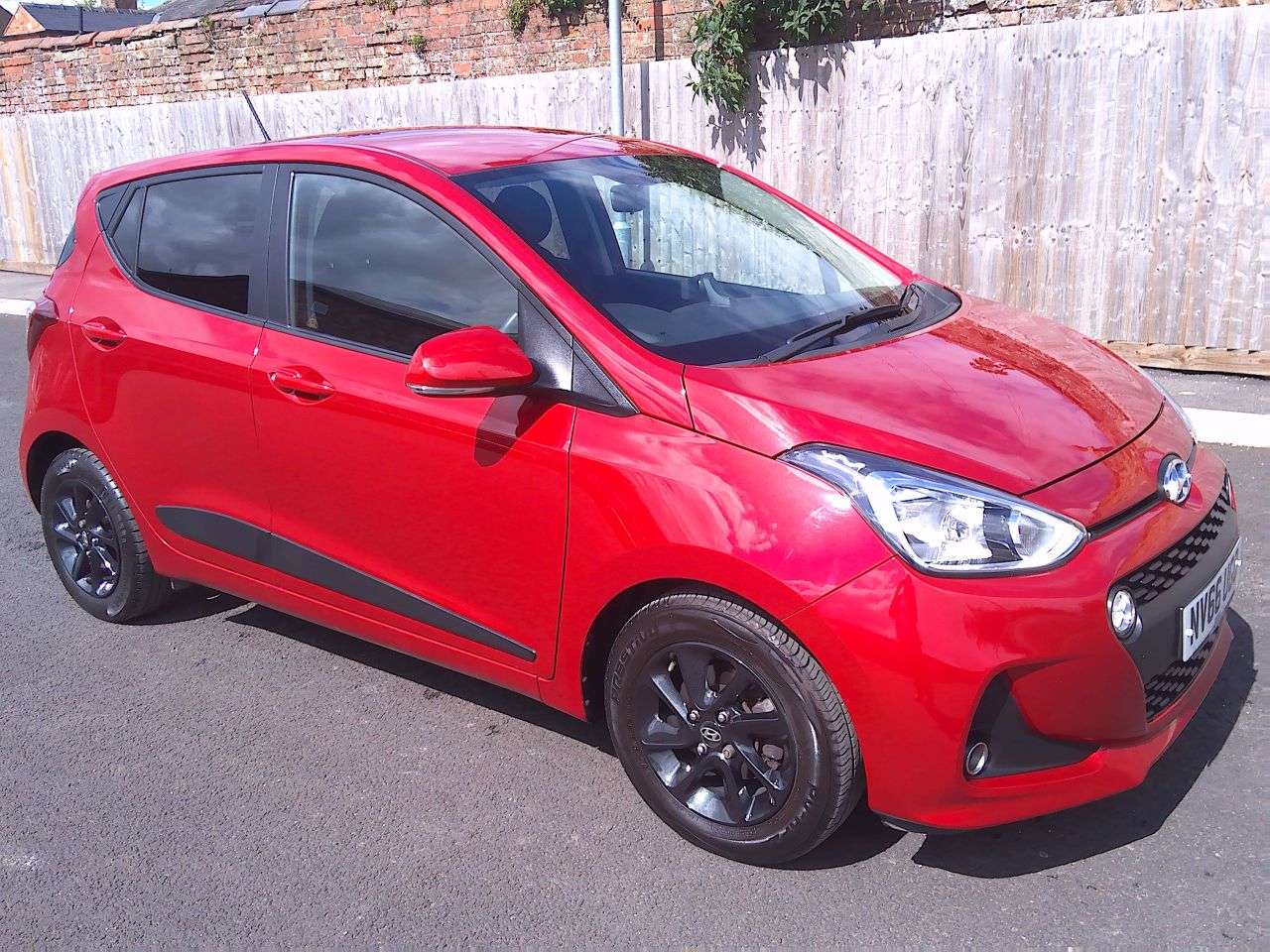 A 2017 HYUNDAI I10 1.2 Premium Hatchback 5dr Petrol Manual Euro 6 (87 ps) FURTHER SERVICE & 6M A 2017 HYUNDAI I10 1.2 Premium Hatchback 5dr Petrol Manual Euro 6 (87 ps) FURTHER SERVICE & 6M