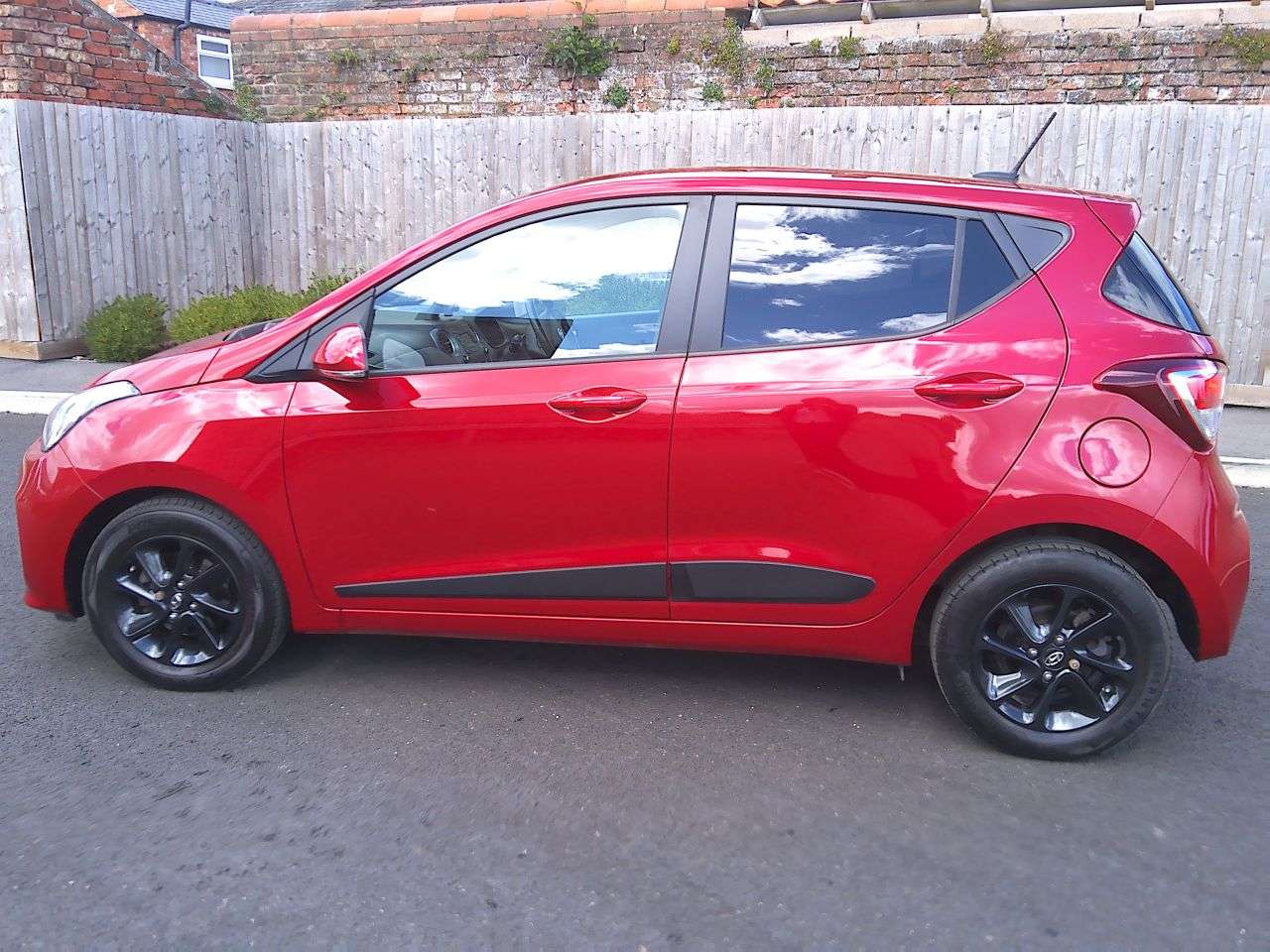A 2017 HYUNDAI I10 1.2 Premium Hatchback 5dr Petrol Manual Euro 6 (87 ps) FURTHER SERVICE & 6M A 2017 HYUNDAI I10 1.2 Premium Hatchback 5dr Petrol Manual Euro 6 (87 ps) FURTHER SERVICE & 6M