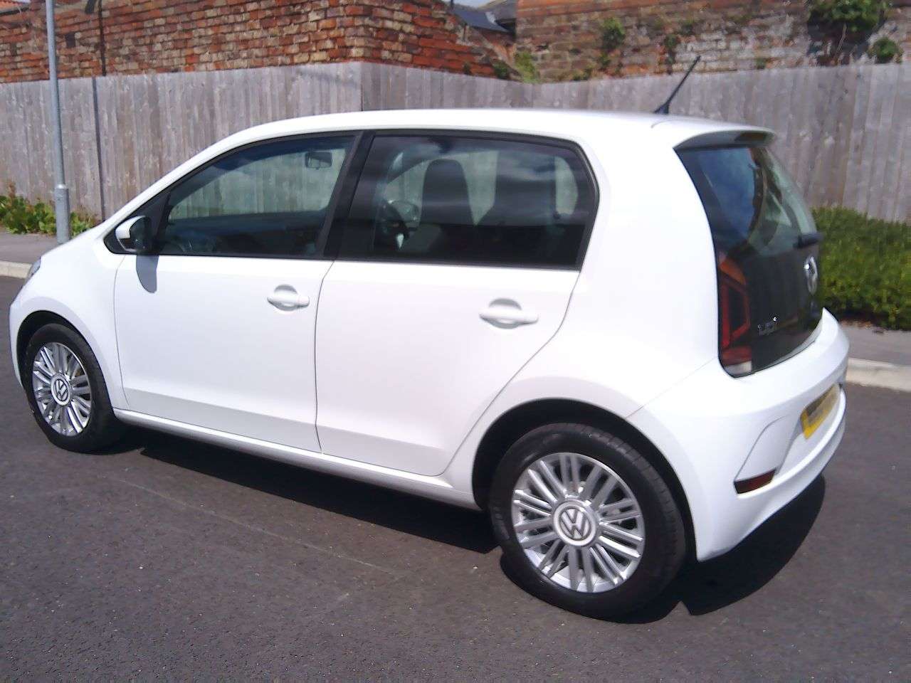 A 2018 VOLKSWAGEN UP! 1.0 BlueMotion Tech Move up! Hatchback 5dr Petrol Manual Euro 6 (s/s) (60 p A 2018 VOLKSWAGEN UP! 1.0 BlueMotion Tech Move up! Hatchback 5dr Petrol Manual Euro 6 (s/s) (60 p