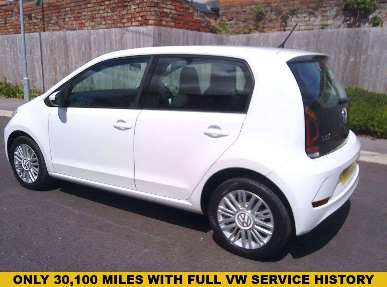 A 2018 VOLKSWAGEN UP! 1.0 BlueMotion Tech Move up! Hatchback 5dr Petrol Manual Euro 6 (s/s) (60 p A 2018 VOLKSWAGEN UP! 1.0 BlueMotion Tech Move up! Hatchback 5dr Petrol Manual Euro 6 (s/s) (60 p
