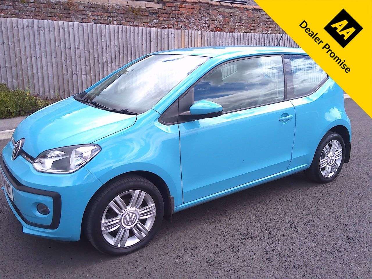 A 2017 VOLKSWAGEN UP! 1.0 High up! Hatchback 3dr Petrol Manual Euro 6 (s/s) (75 ps) FURTHER SERVI A 2017 VOLKSWAGEN UP! 1.0 High up! Hatchback 3dr Petrol Manual Euro 6 (s/s) (75 ps) FURTHER SERVI