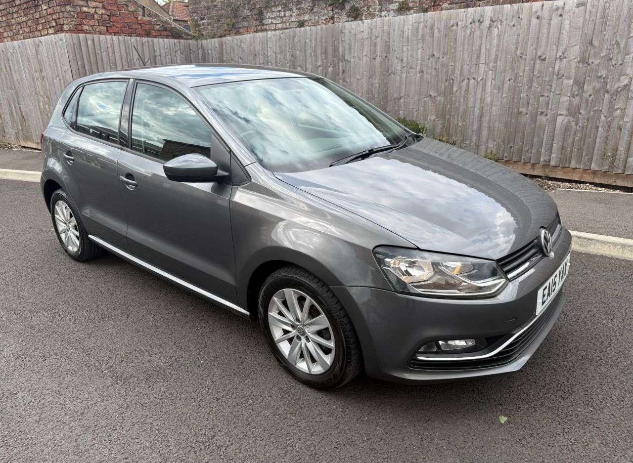 A 2015 VOLKSWAGEN POLO 1.2 TSI BlueMotion Tech SE Hatchback 5dr Petrol Manual Euro 6 (s/s) (90 ps) A 2015 VOLKSWAGEN POLO 1.2 TSI BlueMotion Tech SE Hatchback 5dr Petrol Manual Euro 6 (s/s) (90 ps)