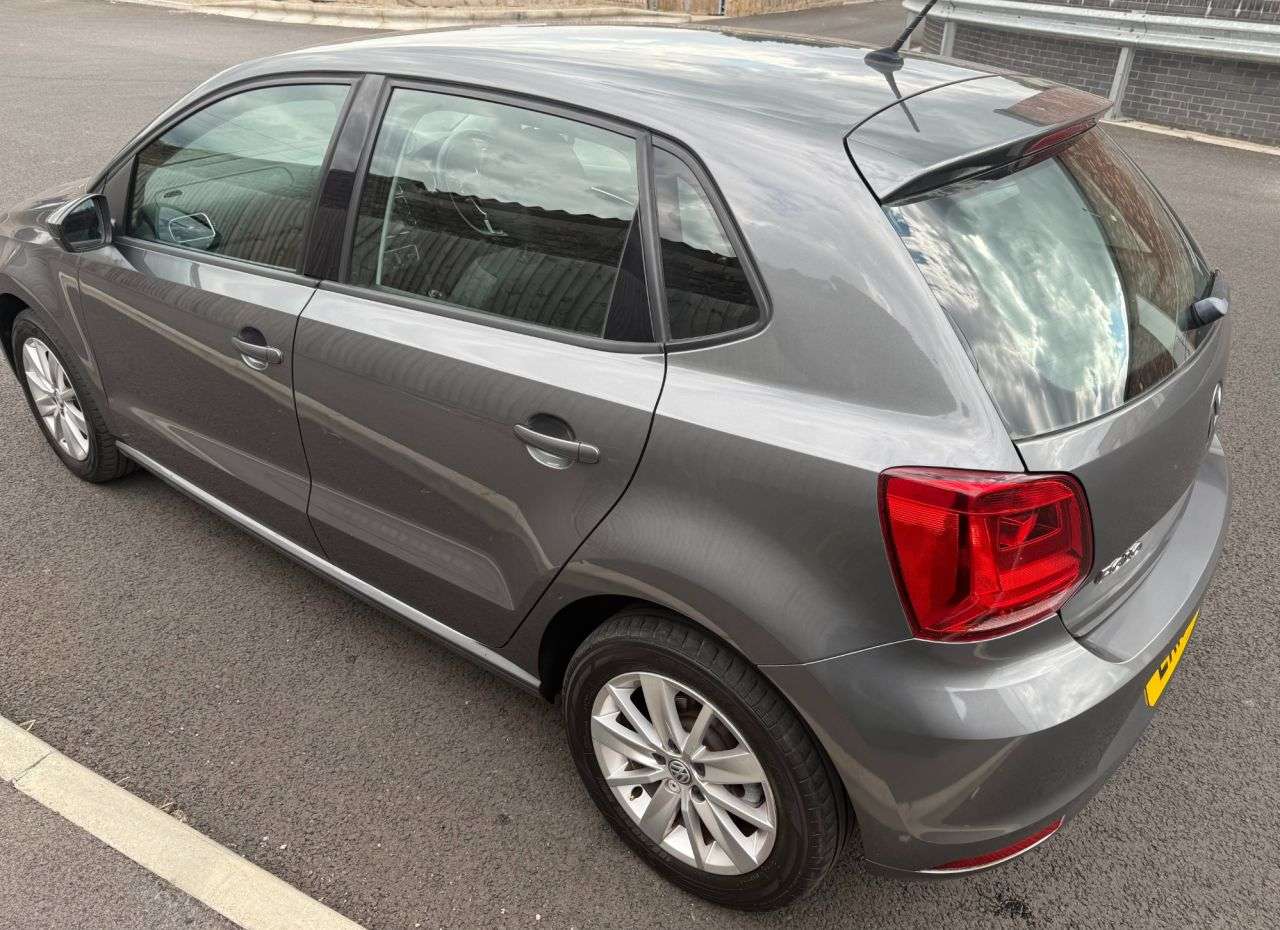 A 2015 VOLKSWAGEN POLO 1.2 TSI BlueMotion Tech SE Hatchback 5dr Petrol Manual Euro 6 (s/s) (90 ps) A 2015 VOLKSWAGEN POLO 1.2 TSI BlueMotion Tech SE Hatchback 5dr Petrol Manual Euro 6 (s/s) (90 ps)