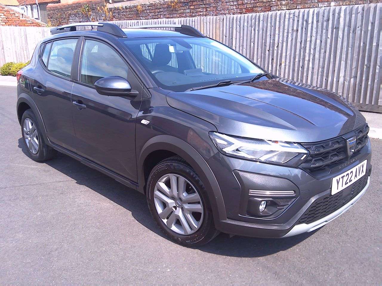 A 2022 DACIA SANDERO STEPWAY 1.0 TCe Comfort Hatchback 5dr Petrol Manual Euro 6 (s/s) (90 ps) FSH + 12M A 2022 DACIA SANDERO STEPWAY 1.0 TCe Comfort Hatchback 5dr Petrol Manual Euro 6 (s/s) (90 ps) FSH + 12M