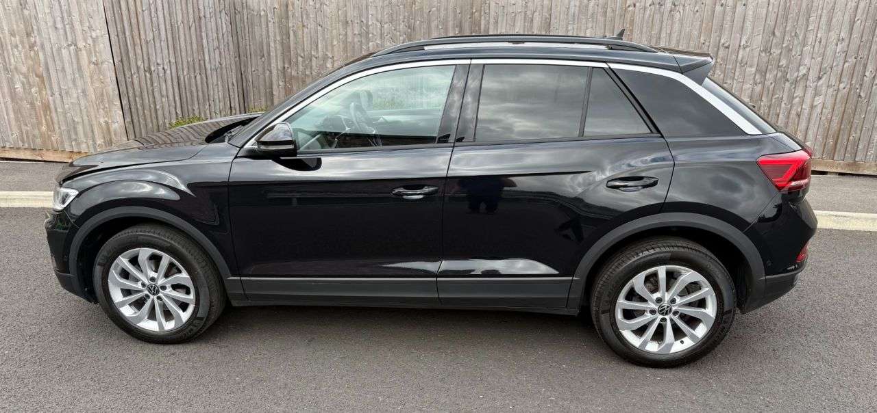 A 2022 VOLKSWAGEN T-ROC 1.0 TSI Life SUV 5dr Petrol Manual Euro 6 (s/s) (110 ps) CLIMATE CONTROL+CR A 2022 VOLKSWAGEN T-ROC 1.0 TSI Life SUV 5dr Petrol Manual Euro 6 (s/s) (110 ps) CLIMATE CONTROL+CR