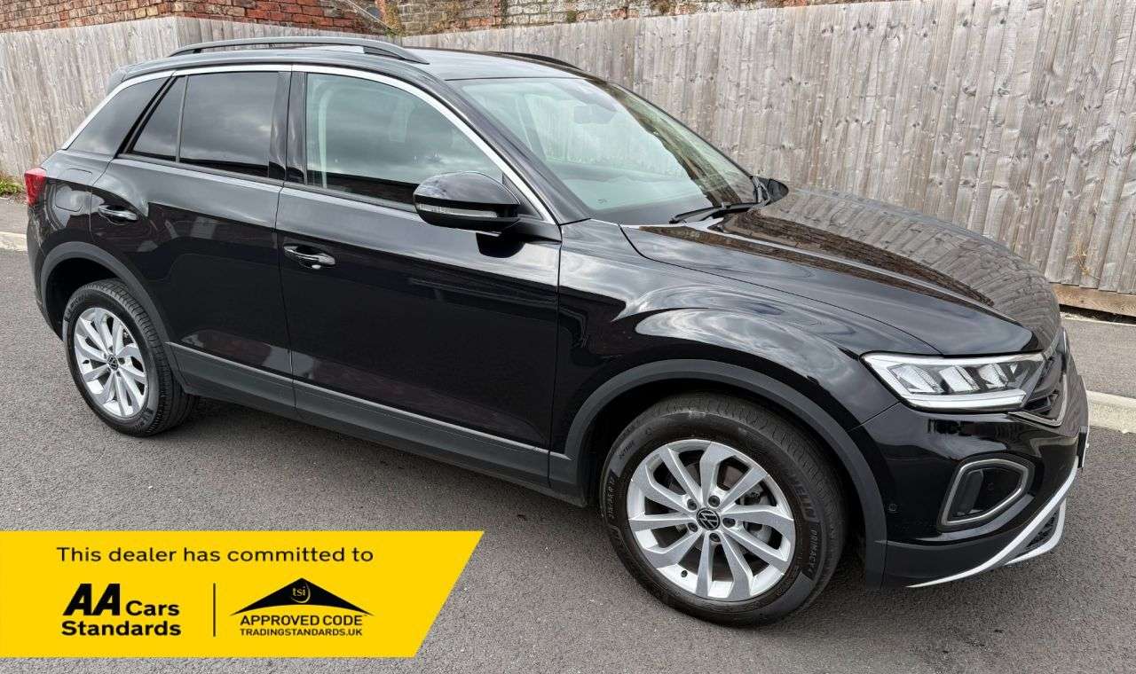 A 2022 VOLKSWAGEN T-ROC 1.0 TSI Life SUV 5dr Petrol Manual Euro 6 (s/s) (110 ps) CLIMATE CONTROL+CR A 2022 VOLKSWAGEN T-ROC 1.0 TSI Life SUV 5dr Petrol Manual Euro 6 (s/s) (110 ps) CLIMATE CONTROL+CR