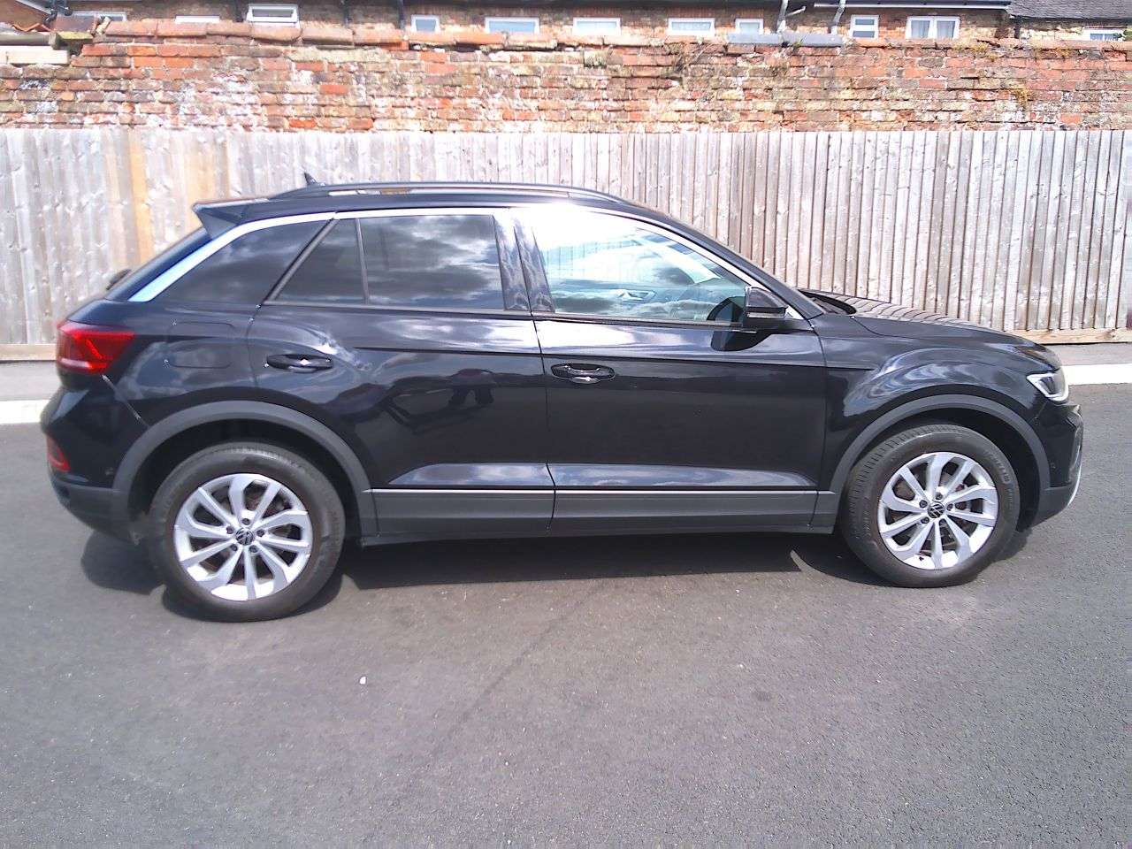 A 2022 VOLKSWAGEN T-ROC 1.0 TSI Life SUV 5dr Petrol Manual Euro 6 (s/s) (110 ps) CLIMATE CONTROL+CR A 2022 VOLKSWAGEN T-ROC 1.0 TSI Life SUV 5dr Petrol Manual Euro 6 (s/s) (110 ps) CLIMATE CONTROL+CR