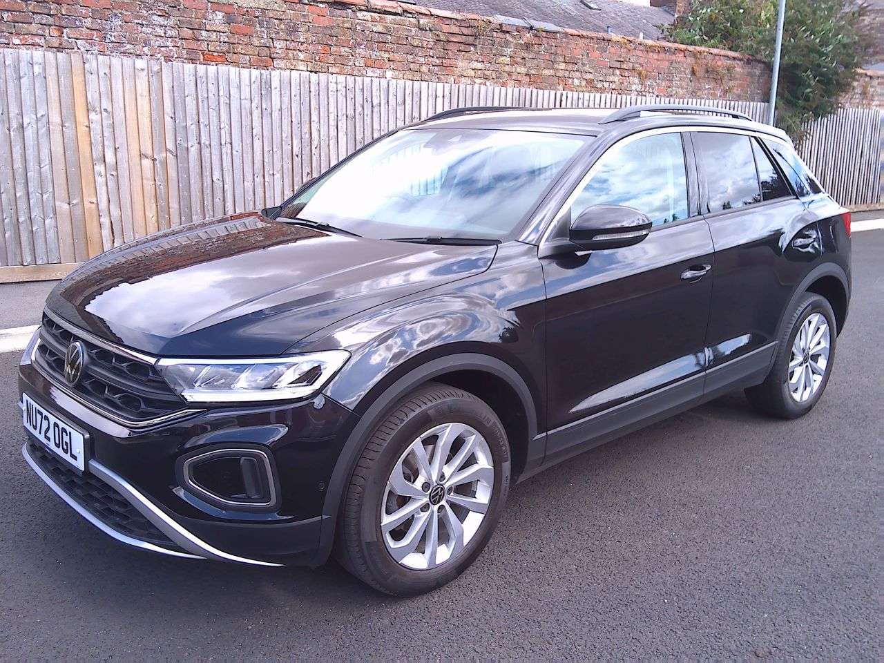 A 2022 VOLKSWAGEN T-ROC 1.0 TSI Life SUV 5dr Petrol Manual Euro 6 (s/s) (110 ps) CLIMATE CONTROL+CR A 2022 VOLKSWAGEN T-ROC 1.0 TSI Life SUV 5dr Petrol Manual Euro 6 (s/s) (110 ps) CLIMATE CONTROL+CR