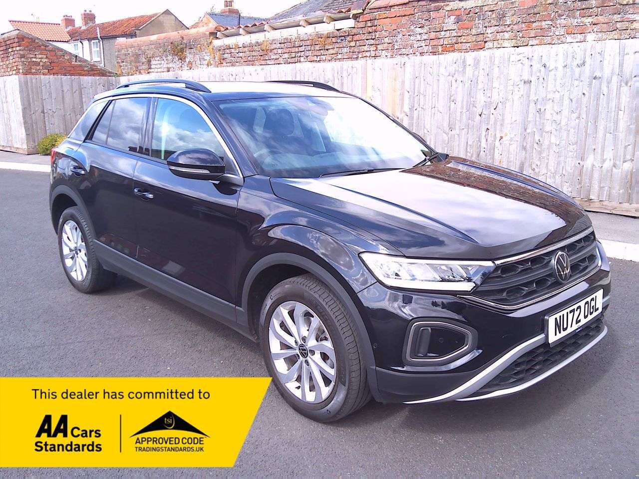 A 2022 VOLKSWAGEN T-ROC 1.0 TSI Life SUV 5dr Petrol Manual Euro 6 (s/s) (110 ps) CLIMATE CONTROL+CR A 2022 VOLKSWAGEN T-ROC 1.0 TSI Life SUV 5dr Petrol Manual Euro 6 (s/s) (110 ps) CLIMATE CONTROL+CR