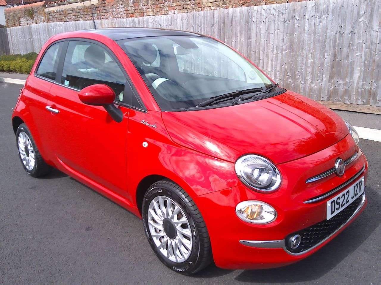 A 2022 FIAT 500 1.0 MHEV Dolcevita Hatchback 3dr Petrol Manual Euro 6 (s/s) (70 bhp) PAN RO A 2022 FIAT 500 1.0 MHEV Dolcevita Hatchback 3dr Petrol Manual Euro 6 (s/s) (70 bhp) PAN RO