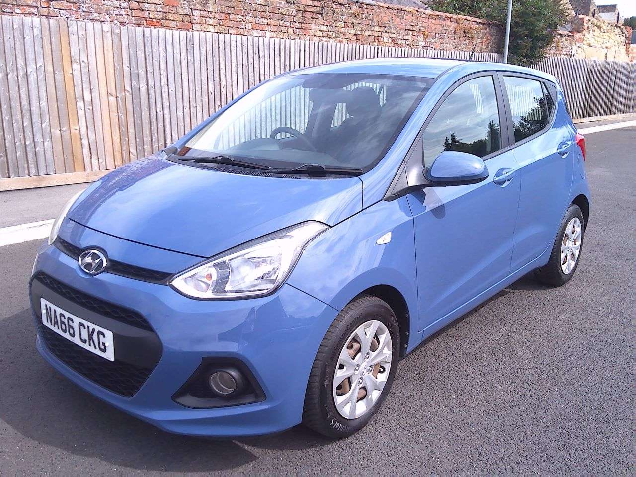 A 2016 HYUNDAI I10 1.0 SE Hatchback 5dr Petrol Manual Euro 5 (66 ps) SERVICE, 12M MOT & 6M WAR A 2016 HYUNDAI I10 1.0 SE Hatchback 5dr Petrol Manual Euro 5 (66 ps) SERVICE, 12M MOT & 6M WAR
