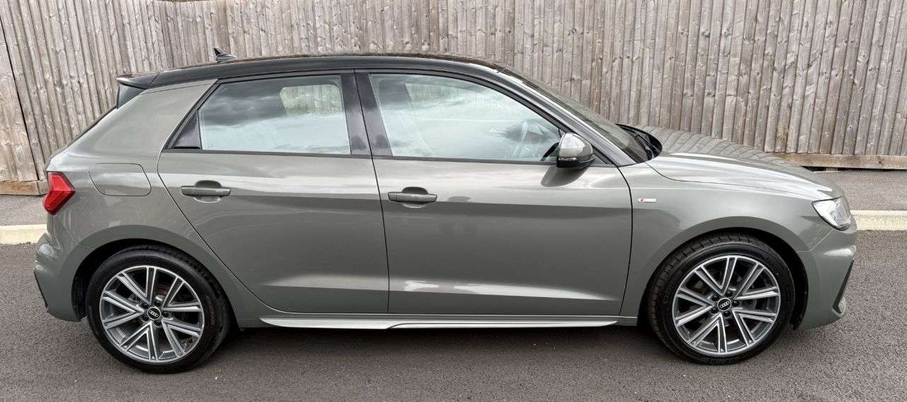 2021 AUDI A1 2021 AUDI A1
