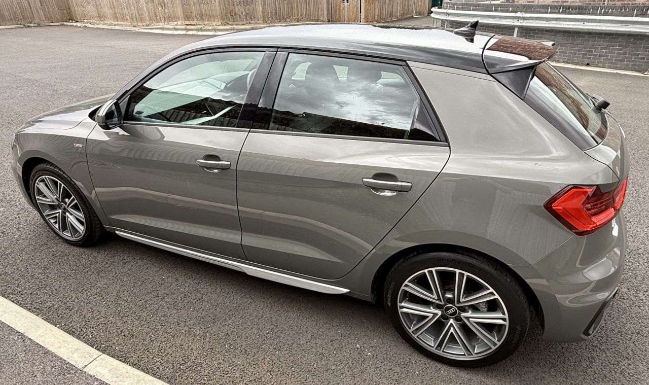 2021 AUDI A1 2021 AUDI A1