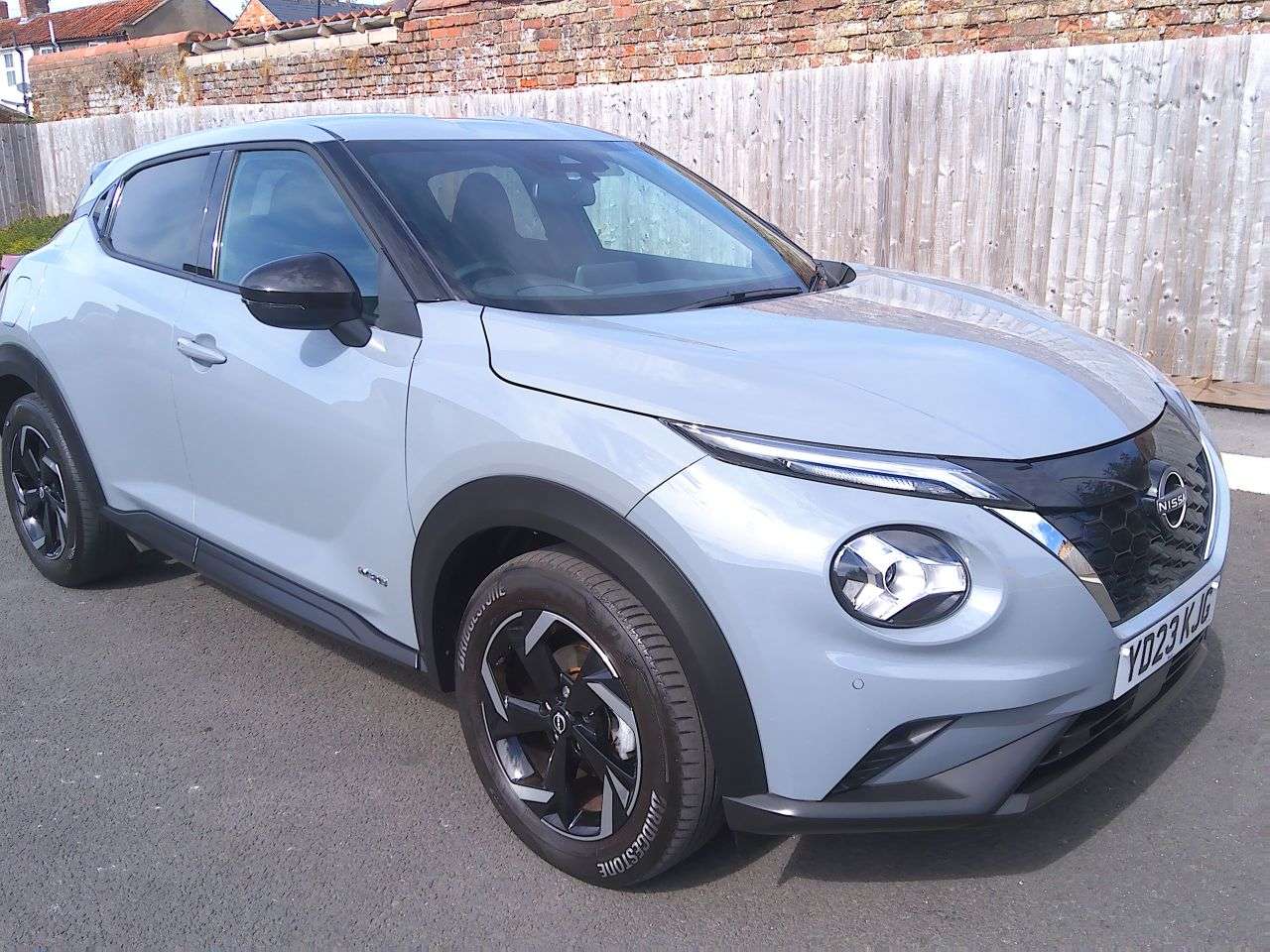 A 2023 NISSAN JUKE 1.6 N-Connecta SUV 5dr Petrol Hybrid Auto Euro 6 (143 ps) FURTHER SERVICE & A 2023 NISSAN JUKE 1.6 N-Connecta SUV 5dr Petrol Hybrid Auto Euro 6 (143 ps) FURTHER SERVICE &