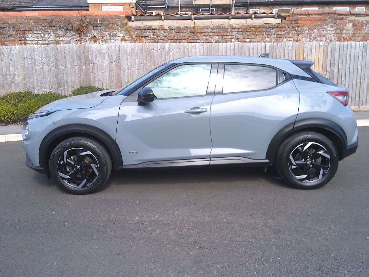 A 2023 NISSAN JUKE 1.6 N-Connecta SUV 5dr Petrol Hybrid Auto Euro 6 (143 ps) FURTHER SERVICE & A 2023 NISSAN JUKE 1.6 N-Connecta SUV 5dr Petrol Hybrid Auto Euro 6 (143 ps) FURTHER SERVICE &