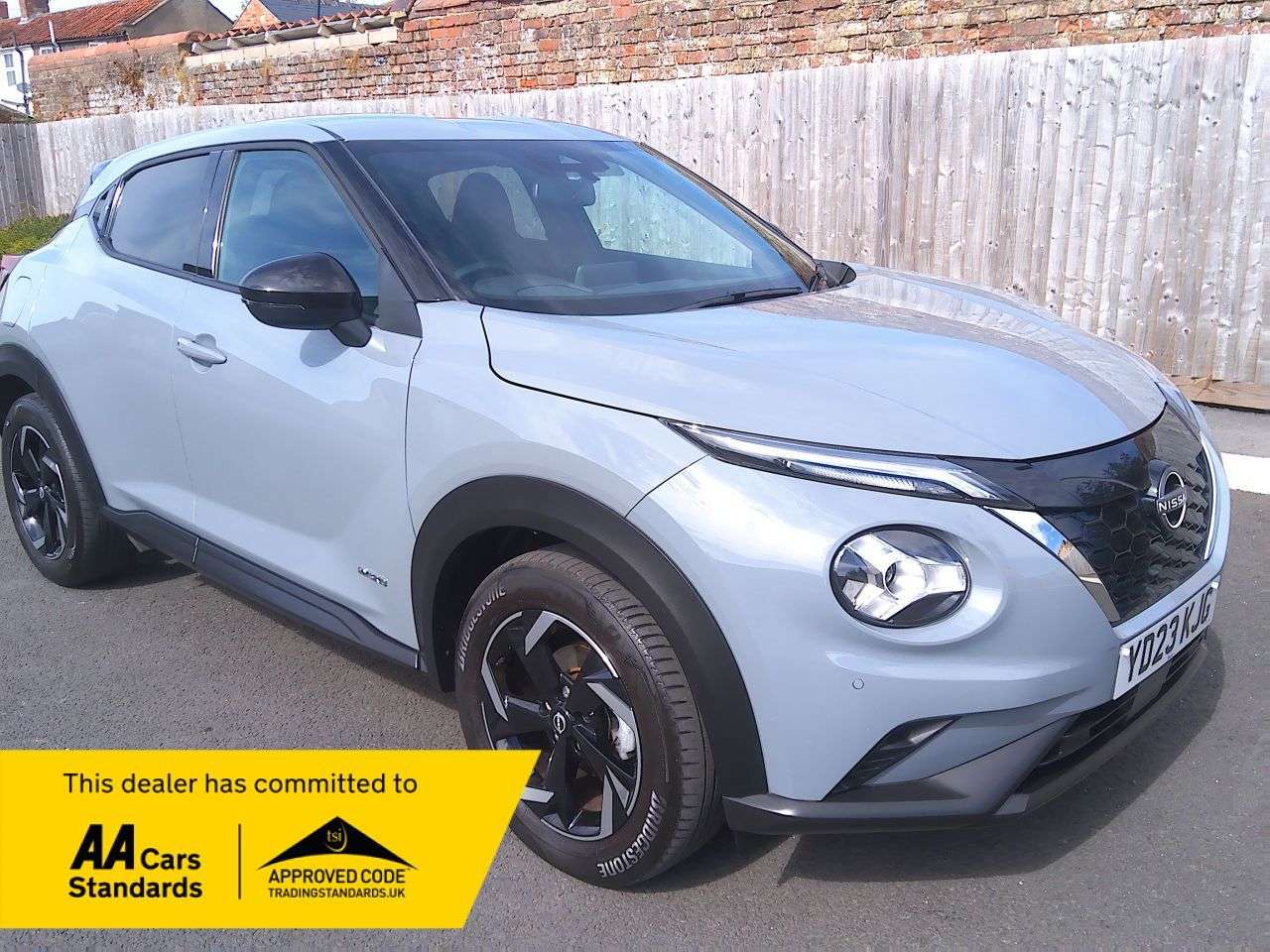 A 2023 NISSAN JUKE 1.6 N-Connecta SUV 5dr Petrol Hybrid Auto Euro 6 (143 ps) FURTHER SERVICE & A 2023 NISSAN JUKE 1.6 N-Connecta SUV 5dr Petrol Hybrid Auto Euro 6 (143 ps) FURTHER SERVICE &